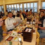 手前のお寿司が、銘々についている