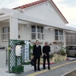 3人で自宅へ赴く