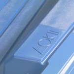 AOKIロゴのエンボス