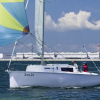 少人数で操船が容易