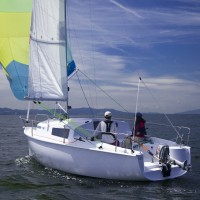 安定したセーリングが楽しめる