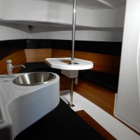 広く明るいキャビン