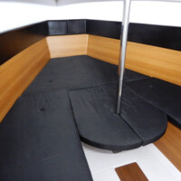 キャビンテーブルはダブルバースへ